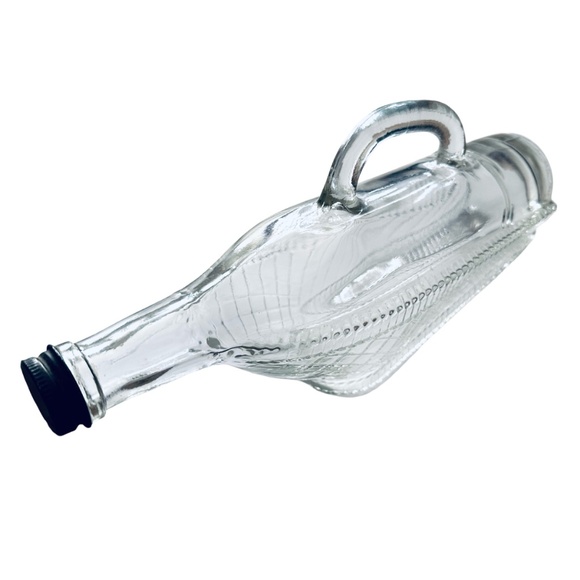 LONDON WINERY Ltd Vintage 1996 Boat in Glass Wicker Basket Wine Bottle w/ Handle - Picture 2 of 8